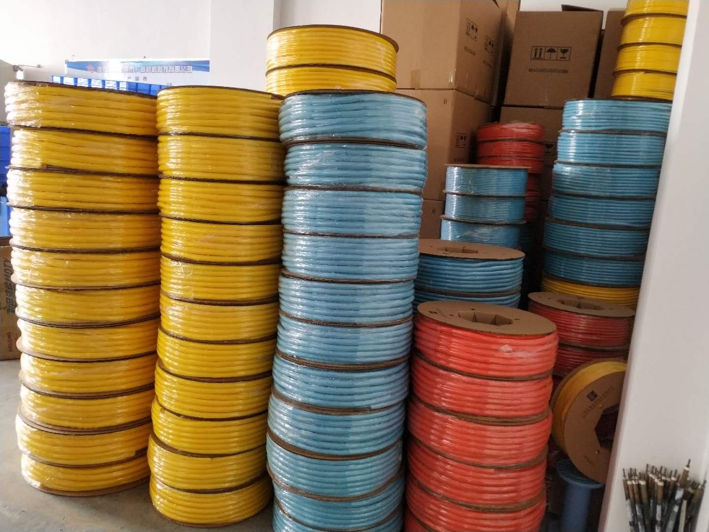 彩色開口自卷式套管大量生產(chǎn)中歡迎下單！